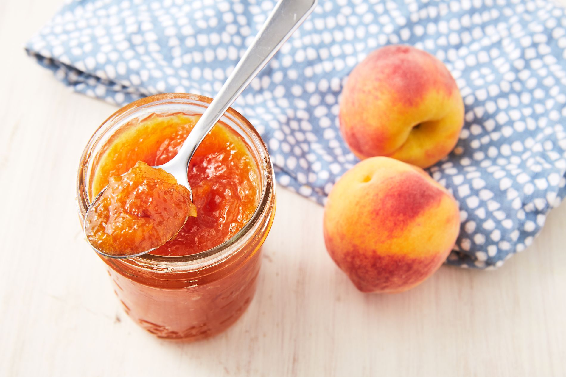 Perfectly sweetened peach jam is fantastic for every occasion 
