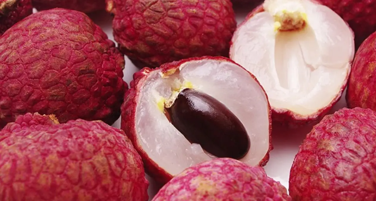 Tropical fruit lychee contains a lot of water and carbohydrates